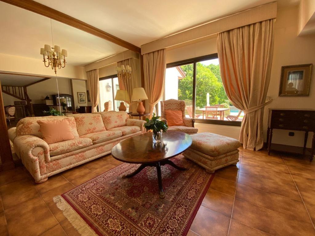 Villa Blanca Con Piscina A 15 Minutos De Toledo - Apartamentos Aloha Toledo Olias del Rey Luaran gambar