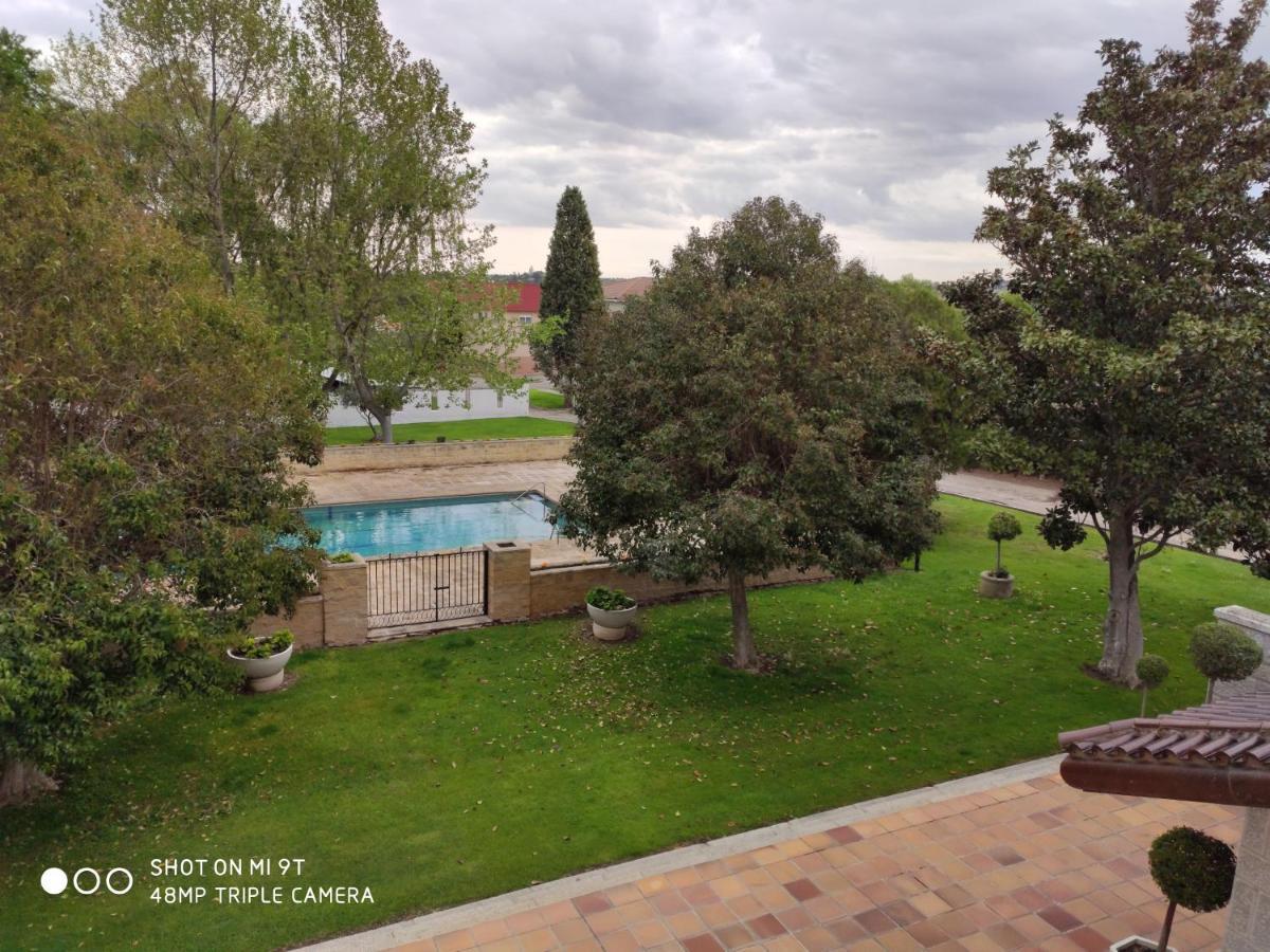 Villa Blanca Con Piscina A 15 Minutos De Toledo - Apartamentos Aloha Toledo Olias del Rey Luaran gambar